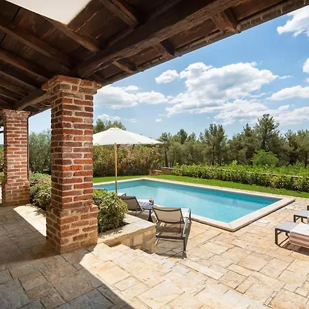 Rustic Rorripa With A Pool In Istria *
