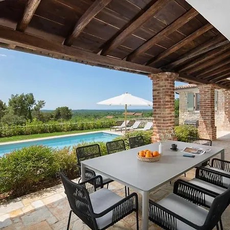 Rustic Rorripa With A Pool In Istria