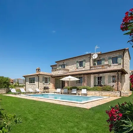Rustic Rorripa With A Pool In Istria *