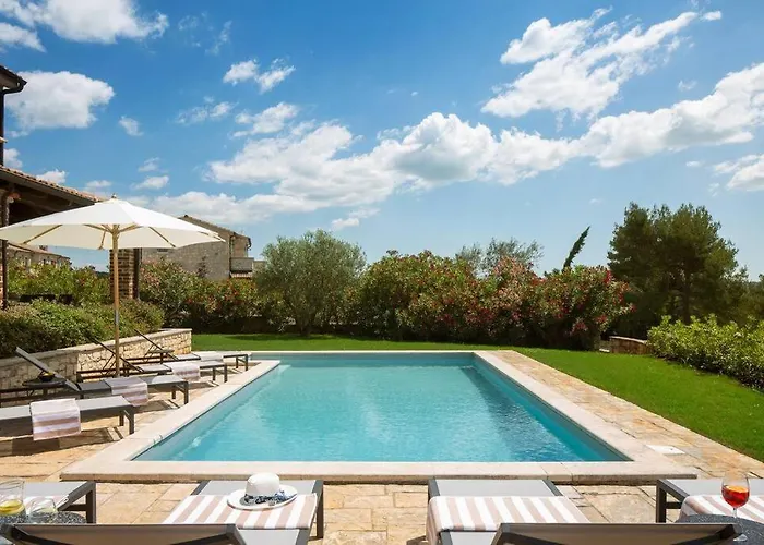 Villa Rustic Rorripa With A Pool In Istria Sveti Lovrec Pazenaticki