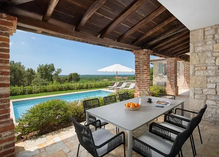 Rustic Rorripa With A Pool In Istria