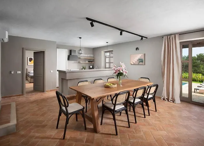 Rustic Rorripa With A Pool In Istria Villa