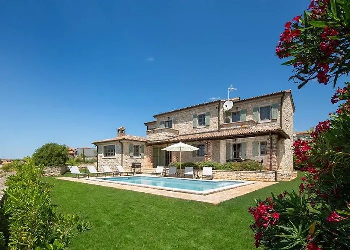 Rustic Rorripa With A Pool In Istria *